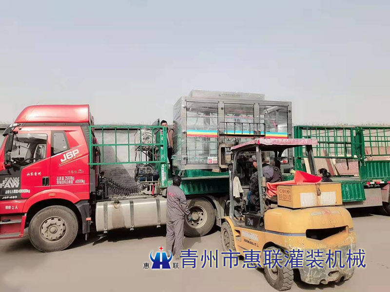 8頭尾氣處理液灌裝機廠家發貨現場